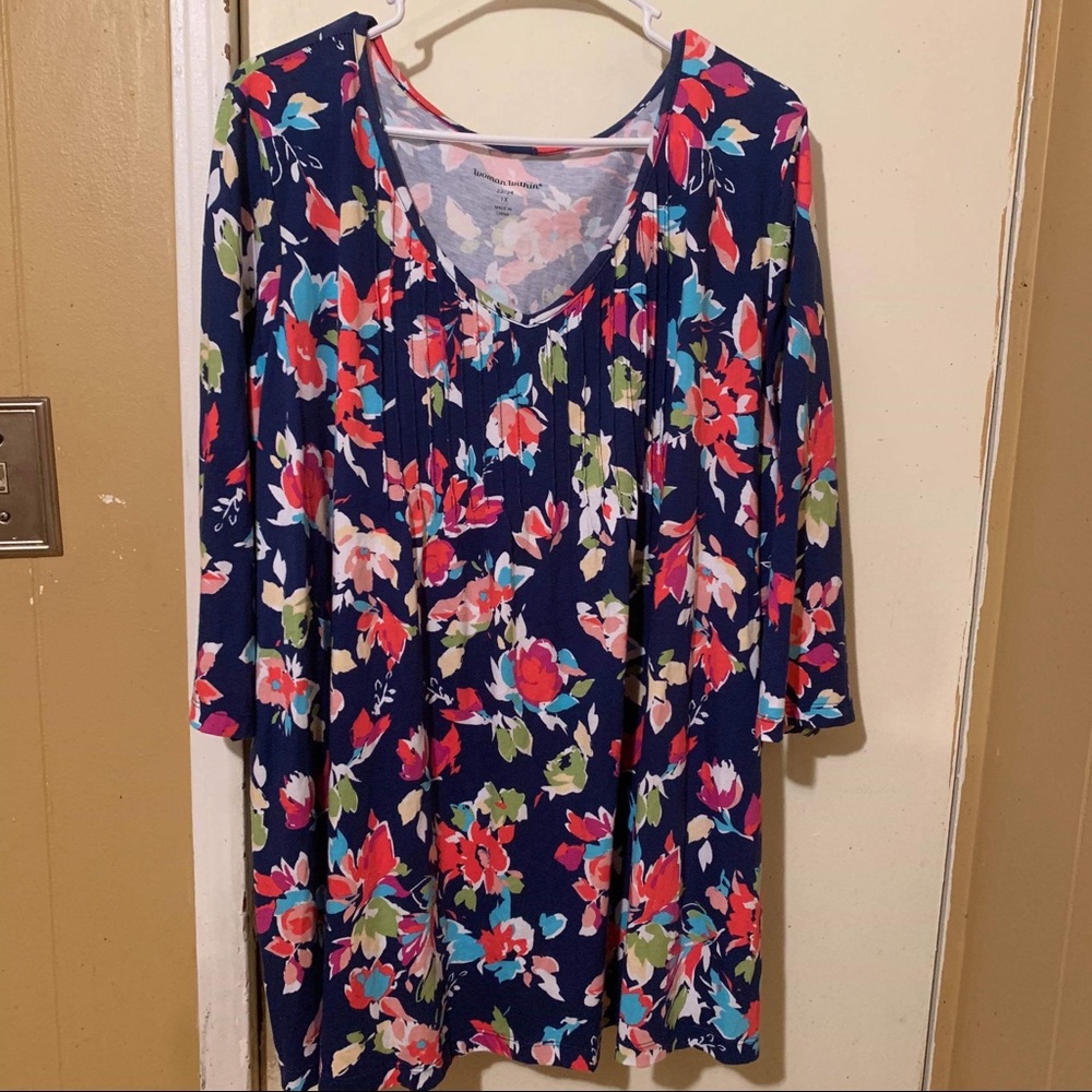 💜Woman Within silky blouse. It’s a size 1X 22-24.